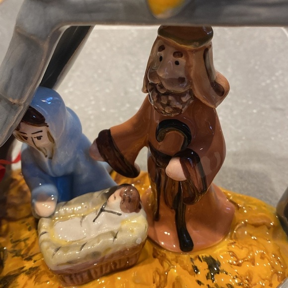 Hand painted nativity set - Picture 6 of 7